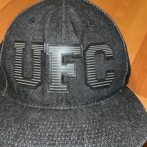 UFC Ultimate Fighting Champion SnapBack black gray hat - Picture 3 of 7